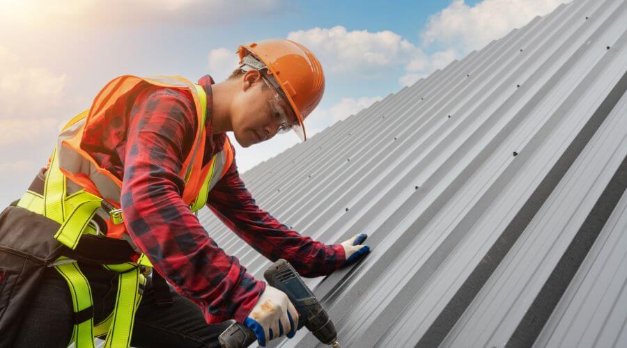Professional Emergency Roof Repairs services in Tie Siding, WY